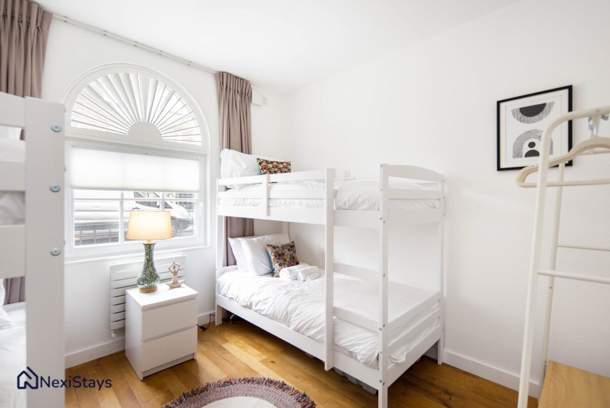 1 Min Walk To Euston Station, Modern Townhouse Apartment ลอนดอน ภายนอก รูปภาพ